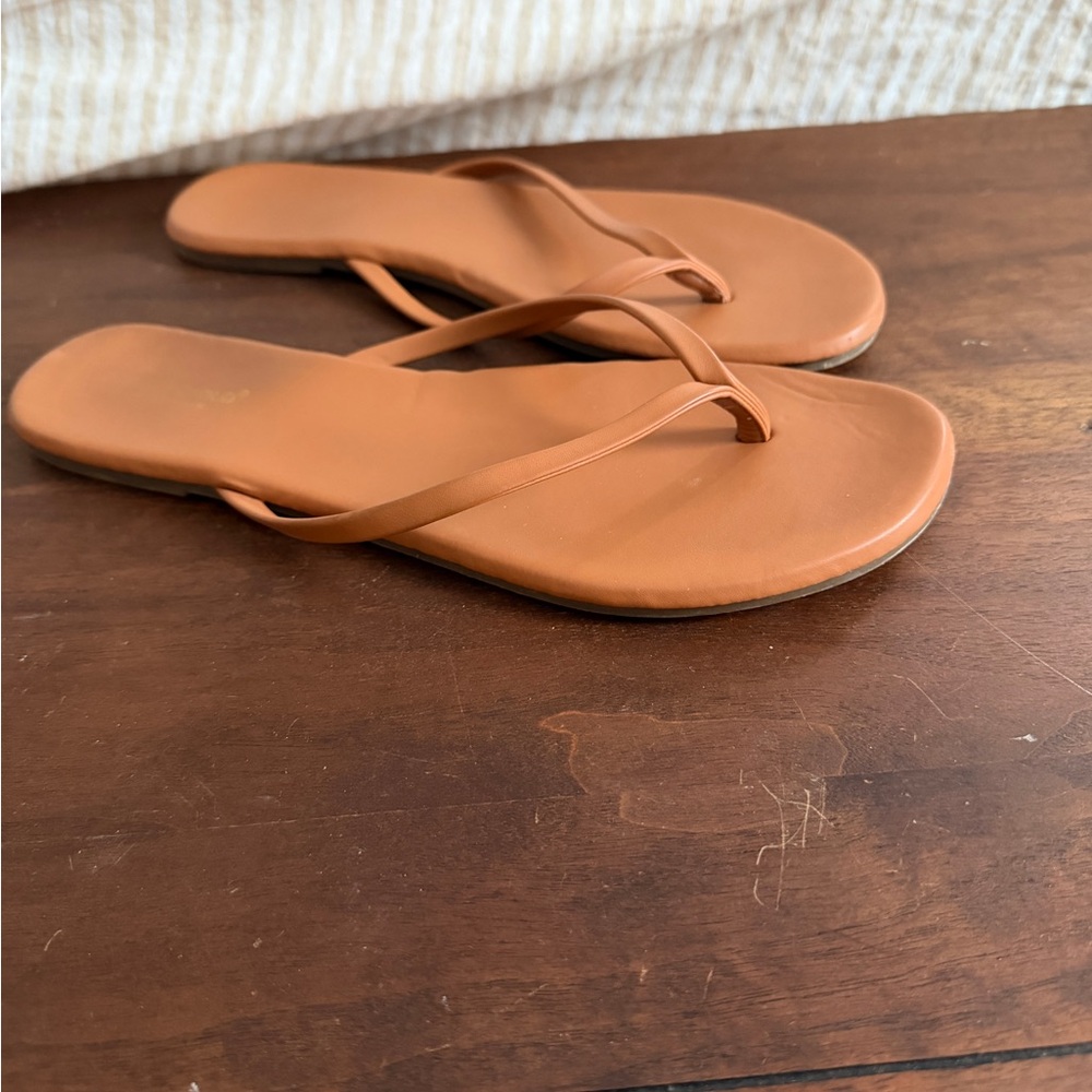 Women's Tan Flip-Flop Sandals - Picture 3 of 4